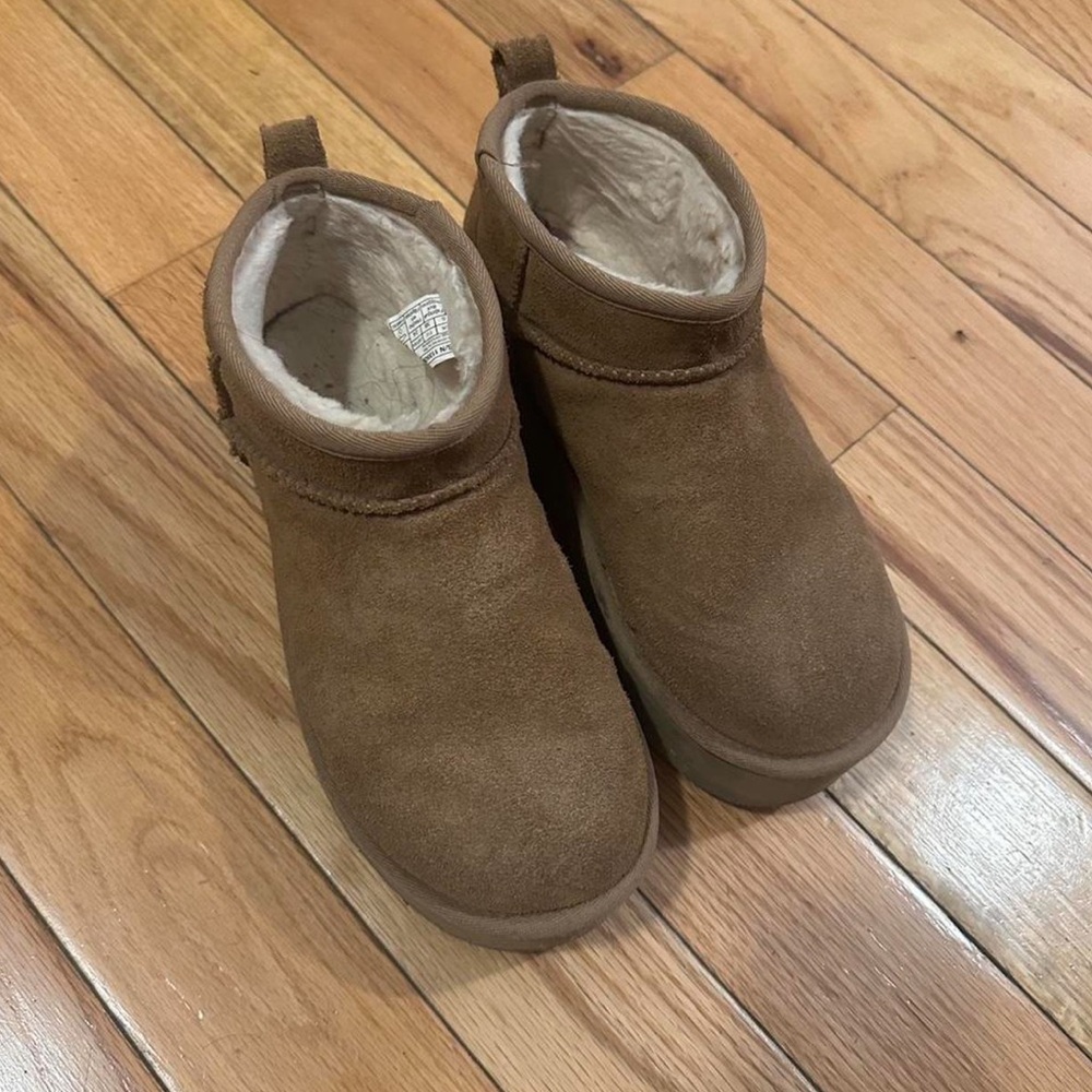 UGG Ultra Mini platform Chestnut size 7 shearling booties